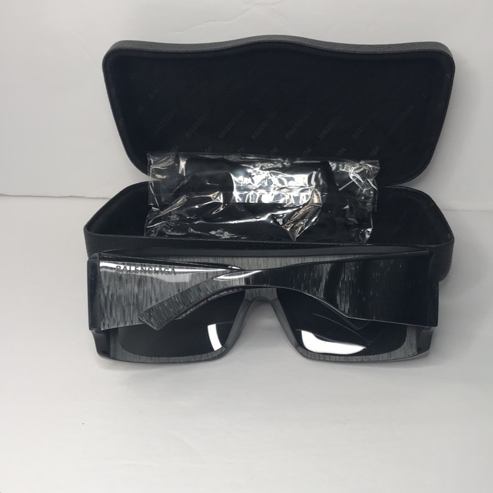 New Authentic Balenciaga Black BB0002S Shield Sunglasses - Picture 16 of 17